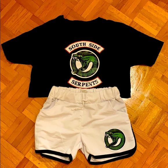 Riverdale ( t-shirt and short ) - Picture 3 of 3